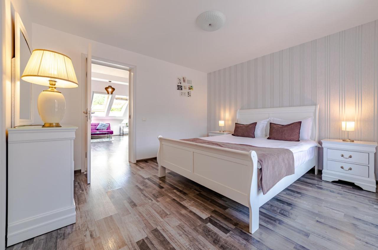 Yael Luxury Apartments 2 Buşteni Exteriör bild