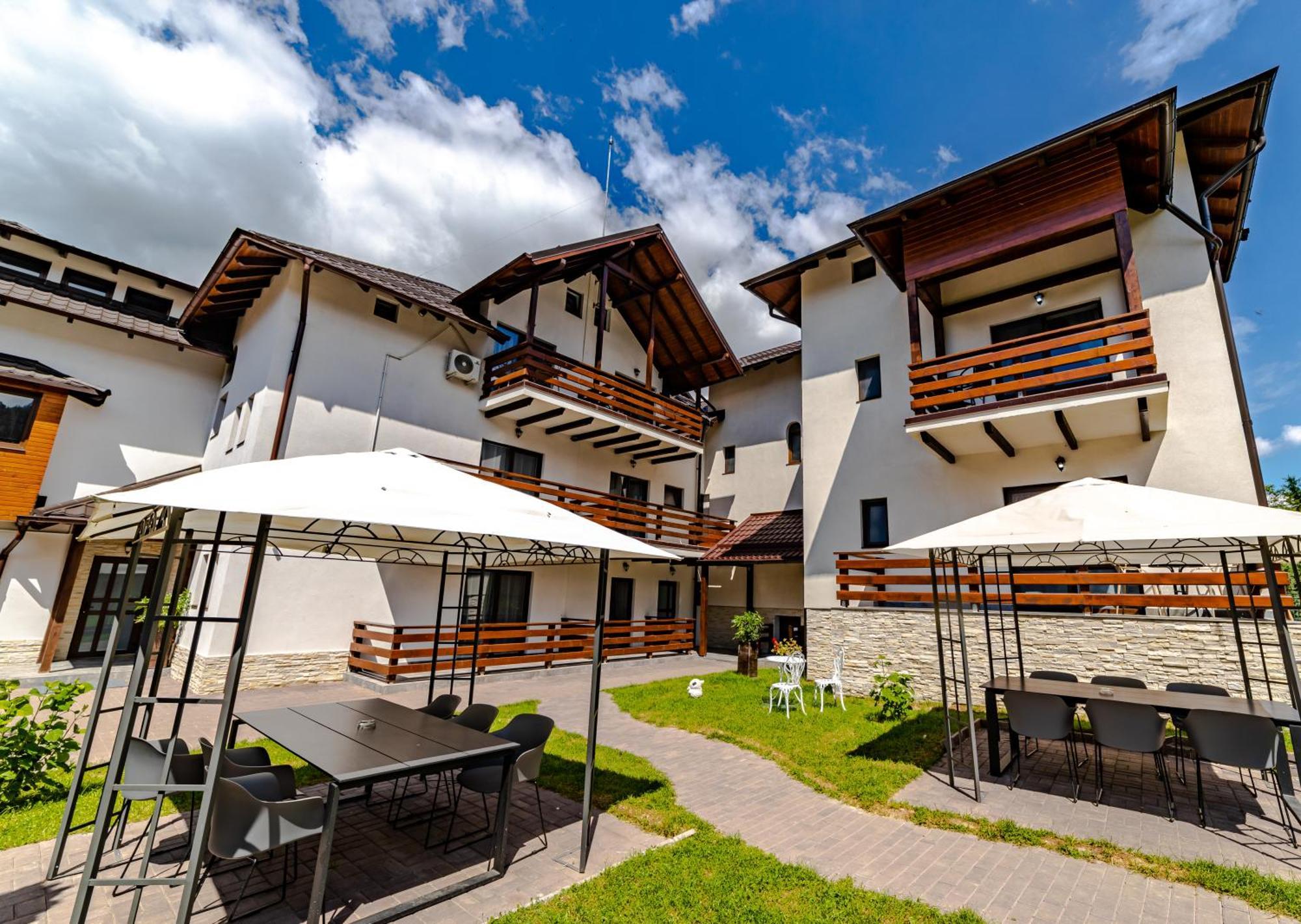 Yael Luxury Apartments 2 Buşteni Exteriör bild