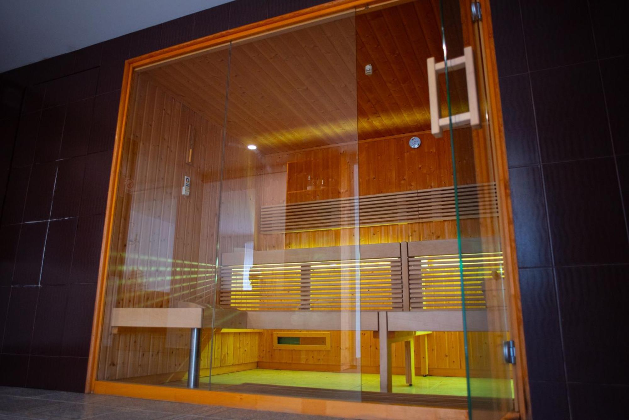Yael Luxury Apartments 2 Buşteni Exteriör bild